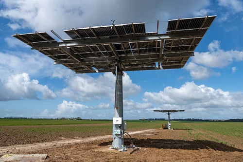 Tracker-Systeme richten sich automatische für efektivste Sonnenausbeute zum Sonnenstand aus